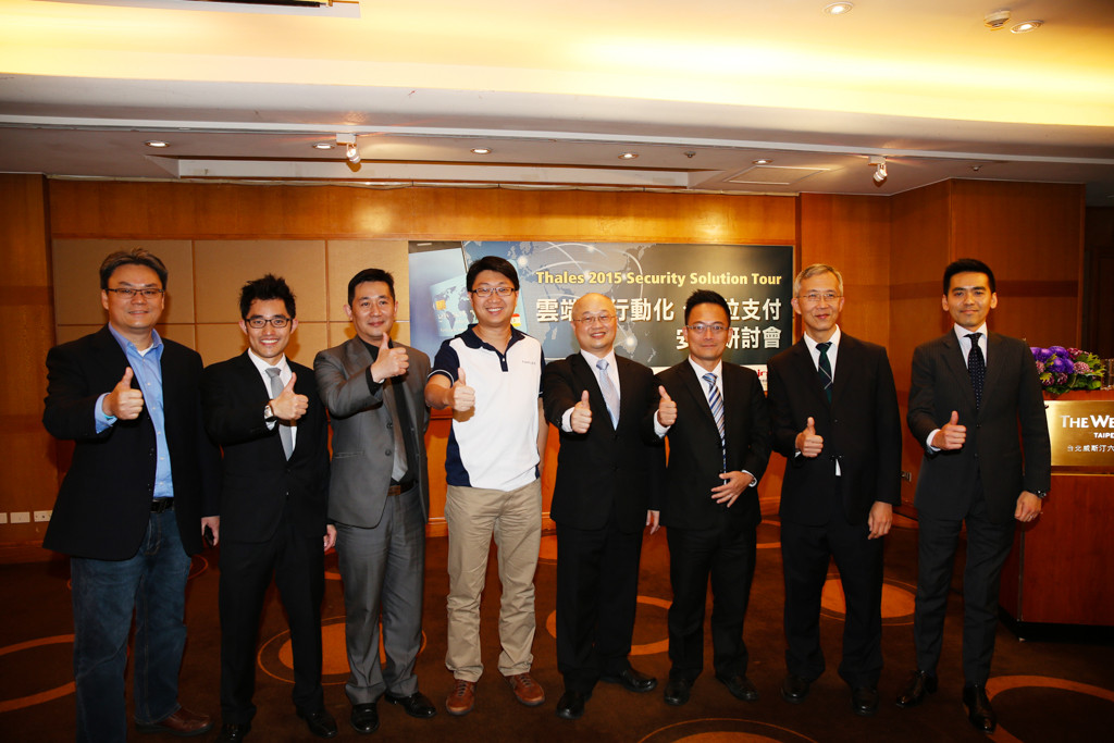 左起 iDGae策略長鄭慶章 iDGae業務發展江政道 iDGae執行長向可喜 Thales 大中華區銷售經理周志豪 亞利安科技總經理 范梓芳 Thales亞太區技術顧問張志明 捷而思董事長吳建東 Bloombase商業開發副總裁容健民