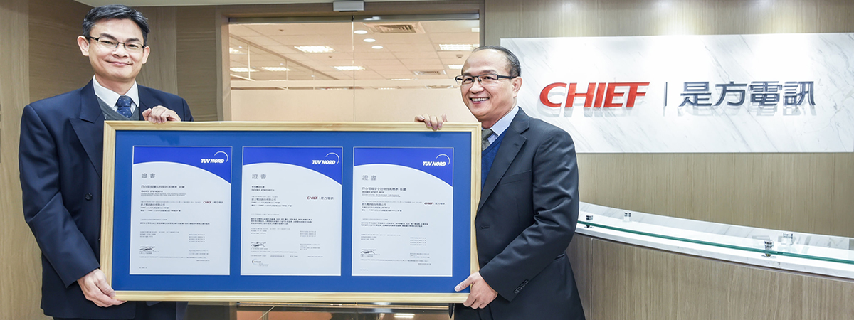 是方電訊與TUV-NORD代表合影.jpg