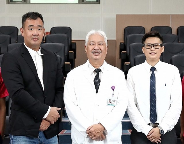 屏東枋寮醫院採用 Nutanix 雲平台，提高醫療系統效率和院內改善運作流程，圖左三起為枋寮醫院財務長蘇惟、院長蘇宜輝、資訊主任鄭郁屏