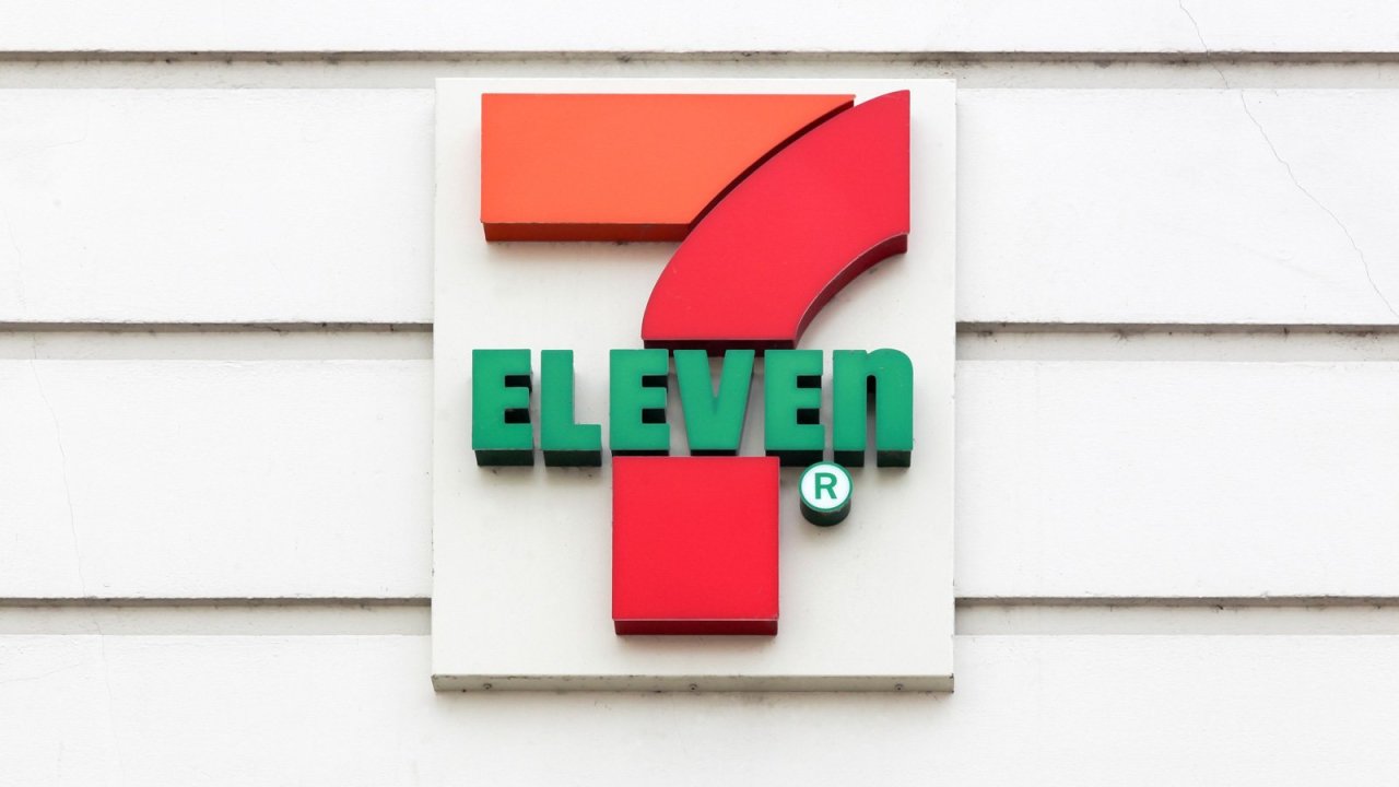 7-eleven-on-wall-1280x720.jpg