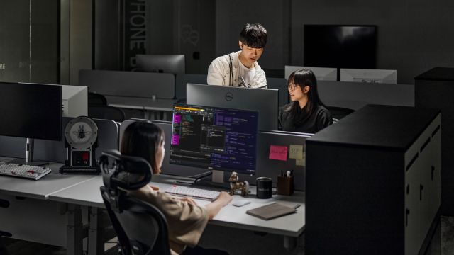 DEVCORE 為台灣首間推出「紅隊演練」服務的資安公司，自 2017 年推出後深獲半導體、金融、交通、醫療、電商等大型企業與政府單位信賴。