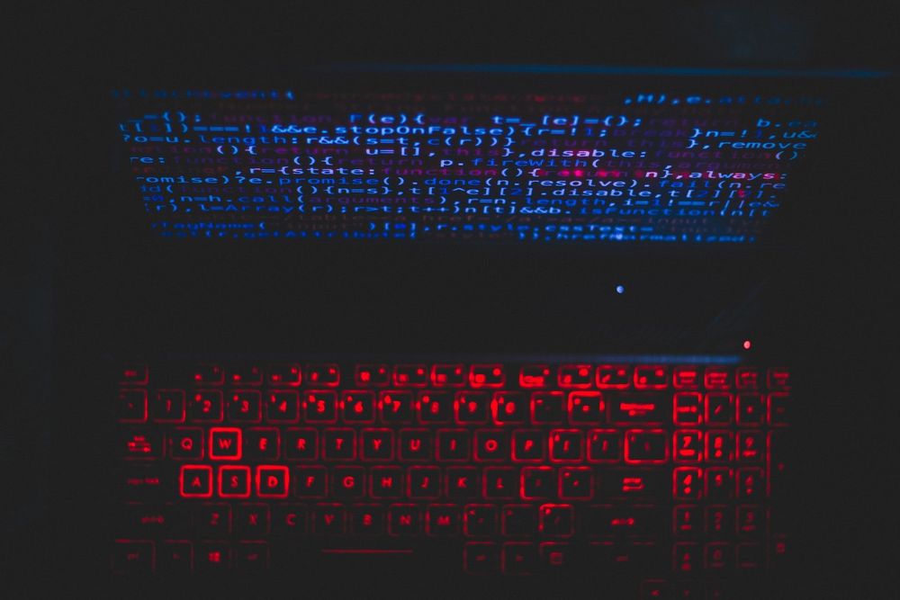 blue_screen_red_keyboard.jpg